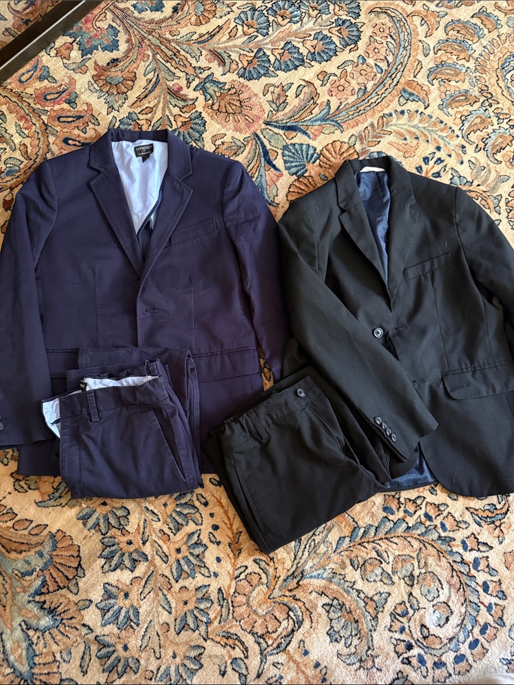 Lot of 2 boys 10y suits 🖤💙navy and black